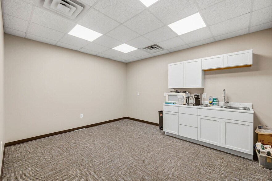 More Photos Of 4519 Military Rd, Niagara Falls Medical For Lease