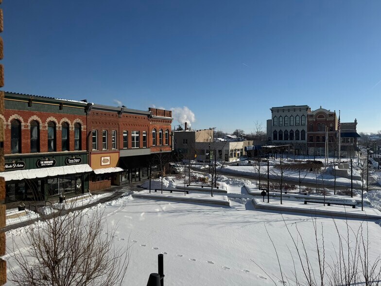 More Photos Of 23 Public Sq, Shelbyville Office For Sale
