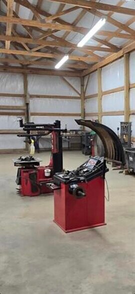 More Photos Of 6906 62/412 Highway, Viola Auto Repair For Sale