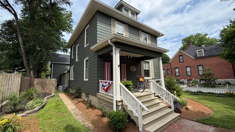 More Photos Of 803 S Main St, Saint Charles Storefront Retail Residential For Sale