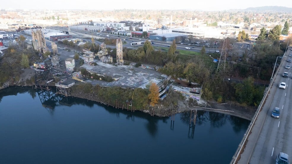 More Photos Of 2611 SE 4th Ave, Portland Manufacturing For Sale