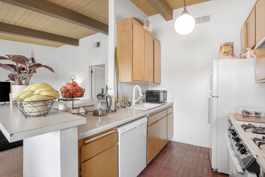 More Photos Of 5934 Buffalo Ave, Van Nuys Apartments For Sale