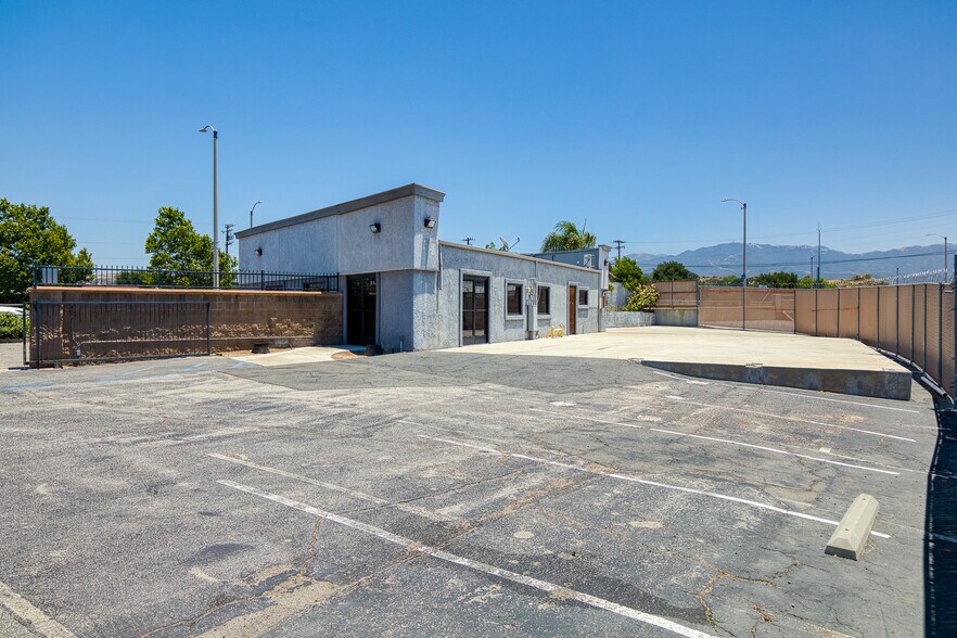 More Photos Of , Santa Clarita Office For Sale