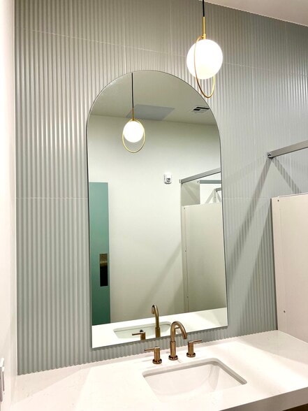 More Photos Of 142 5th St, Edmond Specialty For Lease