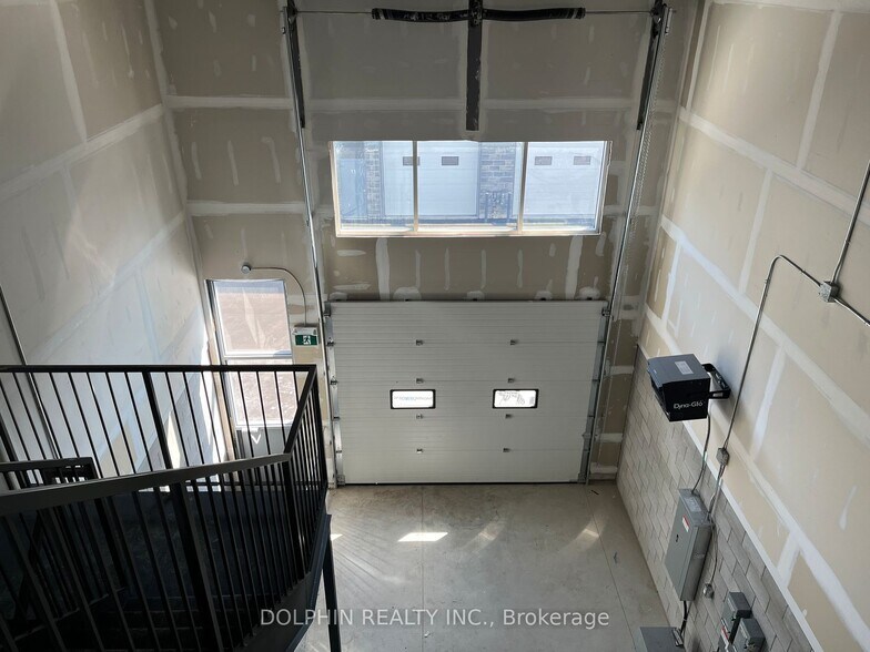 More Photos Of 5266 Solar Dr, Mississauga Industrial For Lease