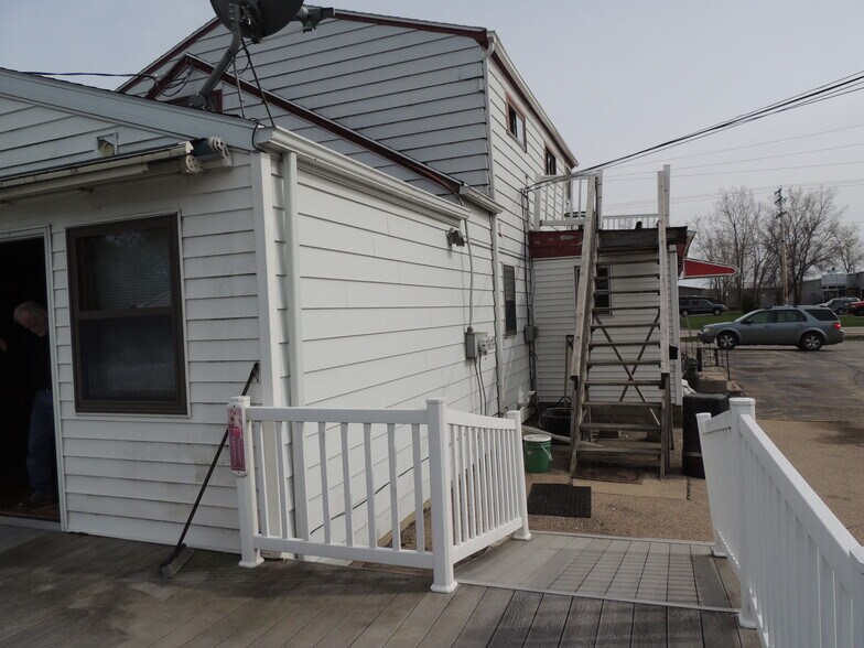 More Photos Of 726 Valley Rd, Menasha Bar For Sale