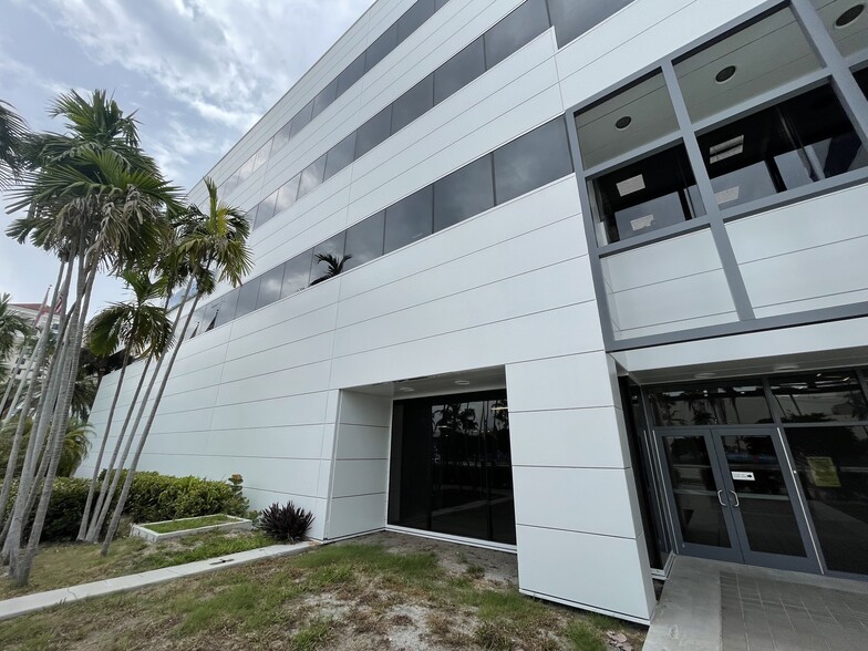 More Photos Of 1785 NE 17th St, Fort Lauderdale Medical For Sale
