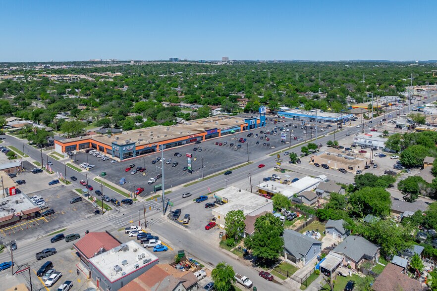 More Photos Of 2905-3025 West Ave, San Antonio Storefront For Lease