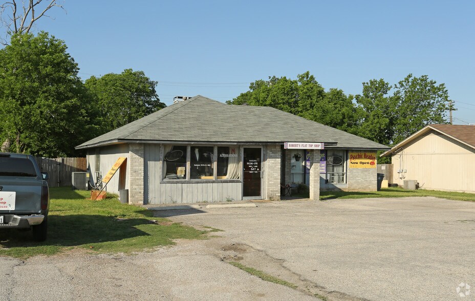 More Photos Of 2303 Parmer Ln, Austin Freestanding For Sale