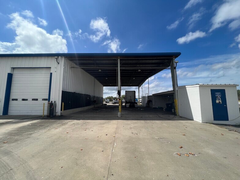 More Photos Of 7659 S US-281, Pleasanton Warehouse For Sale