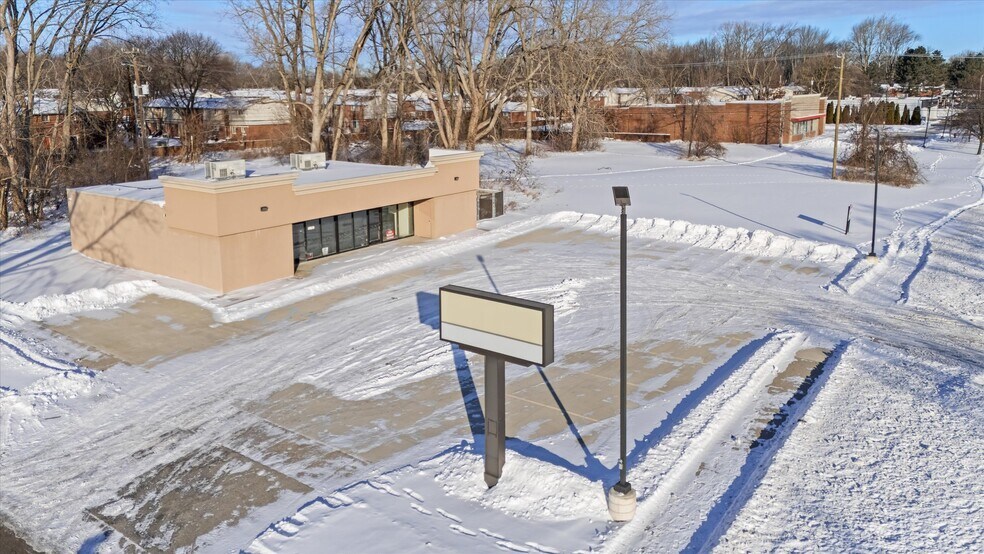 More Photos Of 8498 Wayne Rd, Romulus Convenience Store For Lease