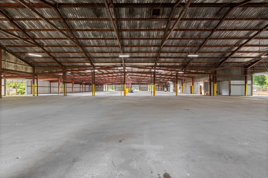 More Photos Of 240 E Park St, Guthrie Industrial For Lease