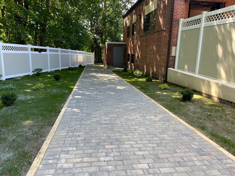 More Photos Of 272 N Bedford Rd, Mount Kisco Office For Sale