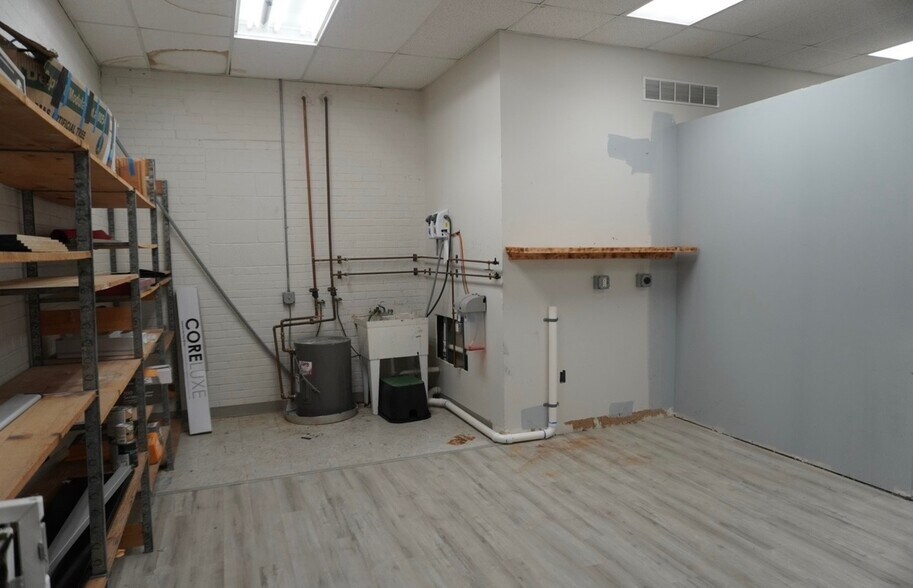 More Photos Of 4809-4817 E Douglas Ave, Wichita Storefront Retail Office For Lease