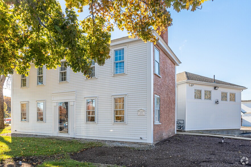 More Photos Of 1 Whiting St, Hingham Freestanding For Lease