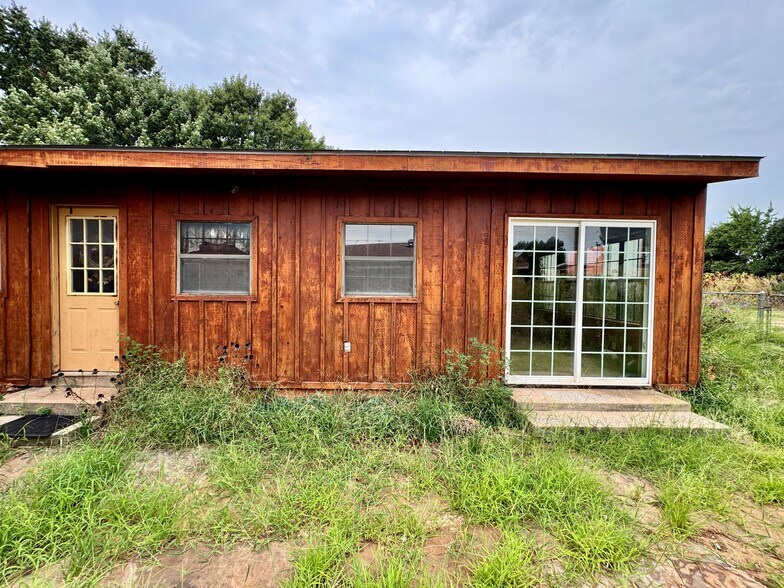 More Photos Of 2804 S 4th St, Chickasha Office For Sale