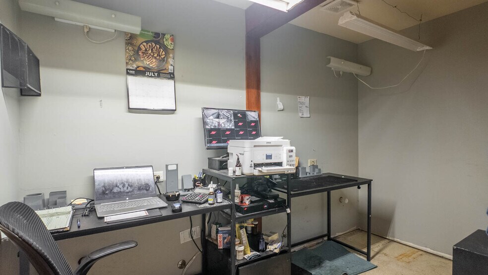 More Photos Of 746 US-63 Hwy, Mammoth Spring General Retail For Sale