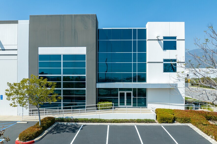 More Photos Of 5404 Industrial Pky, San Bernardino Warehouse For Lease
