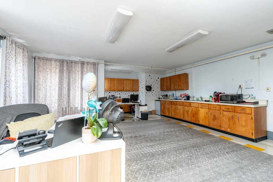 More Photos Of 200 Camp Hill Rd, Fort Washington Specialty For Sale
