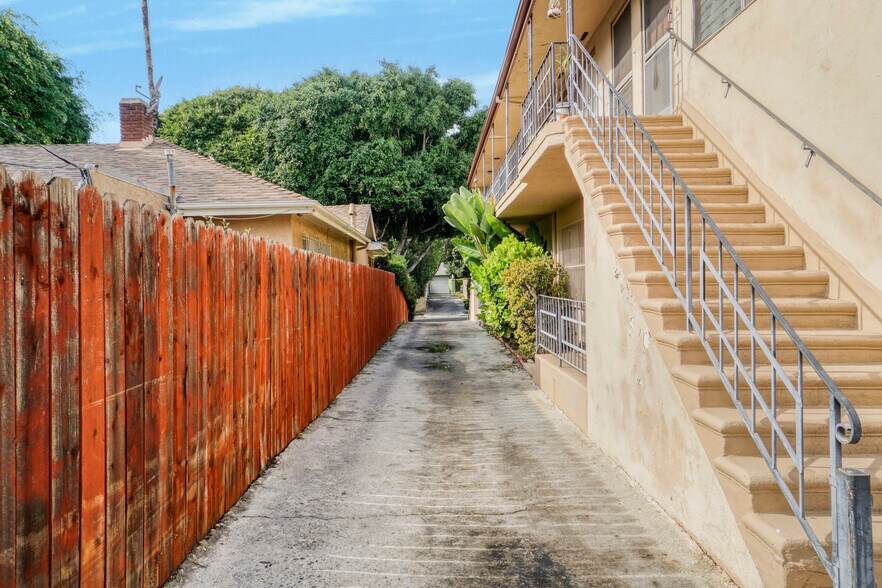 More Photos Of 904 N Spaulding Ave, Los Angeles Apartments For Sale