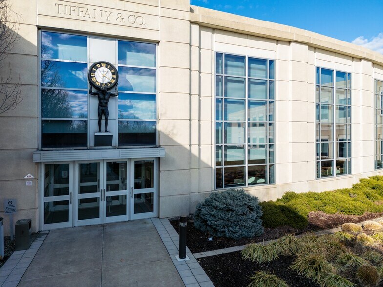 More Photos Of 15 Sylvan Way, Parsippany Light Distribution For Lease