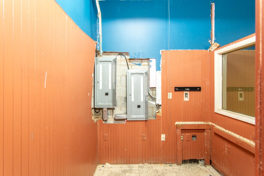 More Photos Of 1115 Genesee ave, Saginaw General Retail For Sale