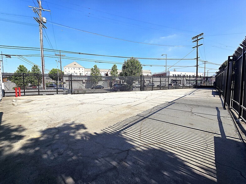More Photos Of 3500 S San Pedro St, Los Angeles Warehouse For Lease