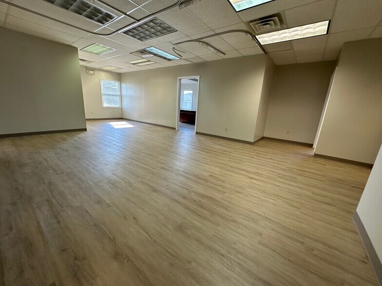 More Photos Of 860 NW Washington Blvd, Hamilton Medical For Lease