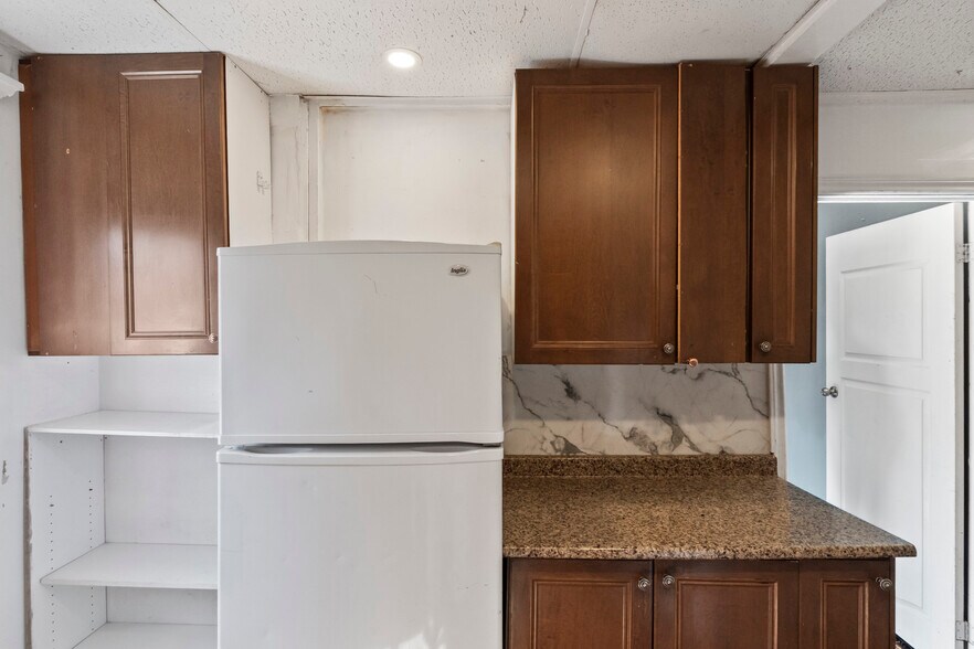 More Photos Of 541 Aylmer St N, Peterborough Apartments For Sale