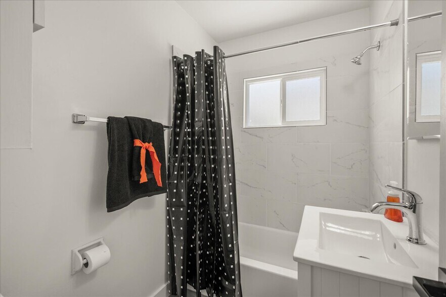 More Photos Of 2231 E 28th St, Oakland Apartments For Sale