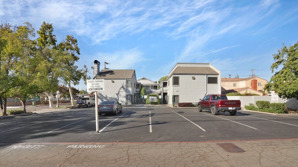 More Photos Of 222 W Lockeford St, Lodi Office For Lease
