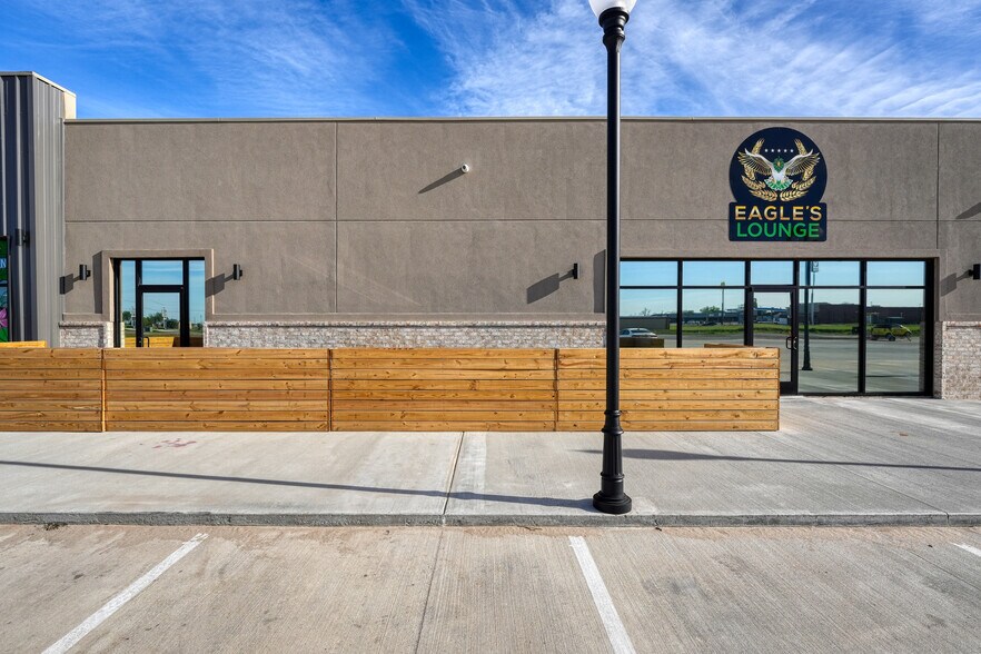 More Photos Of 13002-13070 Commerce St., Elgin Storefront Retail Office For Sale