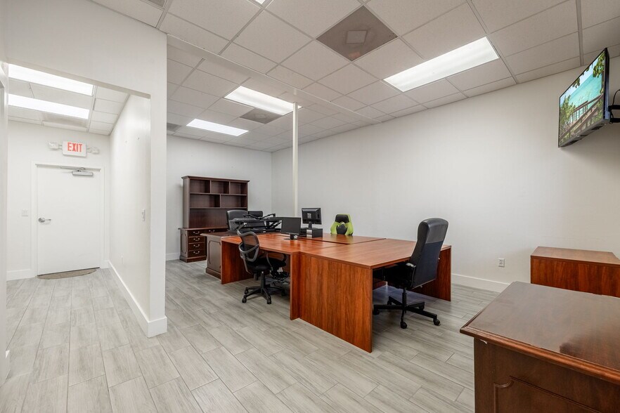 More Photos Of 7997 Mercantile St, North Fort Myers Warehouse For Sale