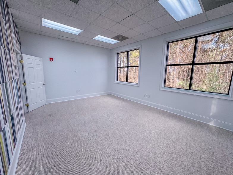 More Photos Of 800 Langford Dr, Norcross Light Distribution For Lease