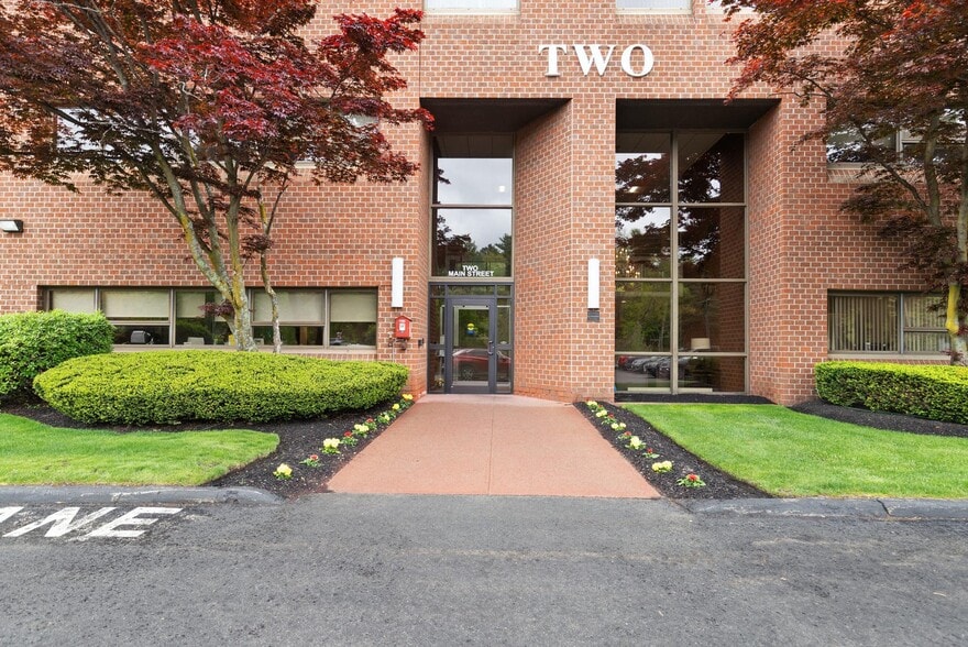 More Photos Of 2 Main St, Stoneham Office For Lease
