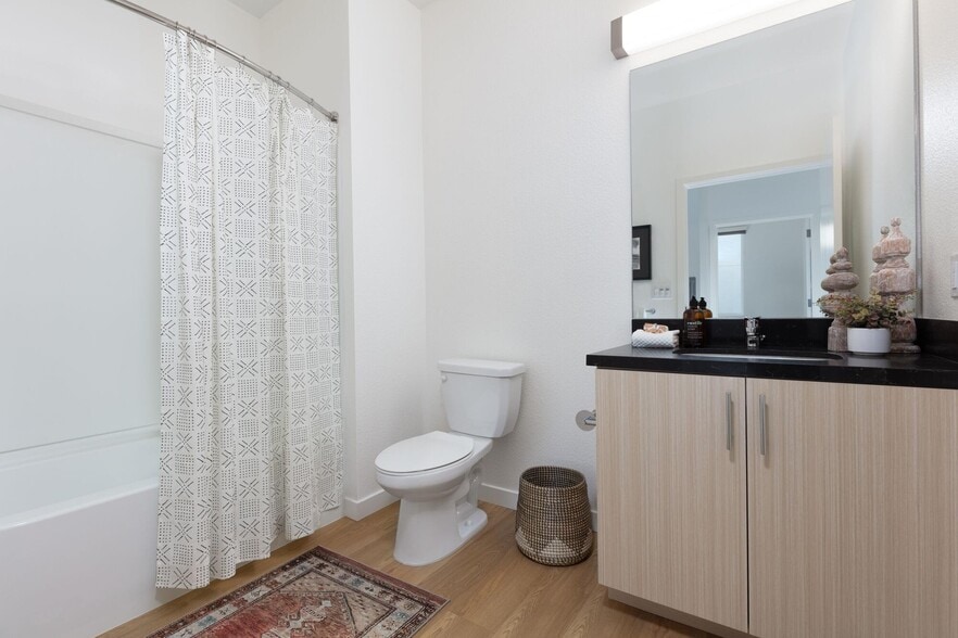 More Photos Of 126 N Rollins Rd, Millbrae Apartments For Lease