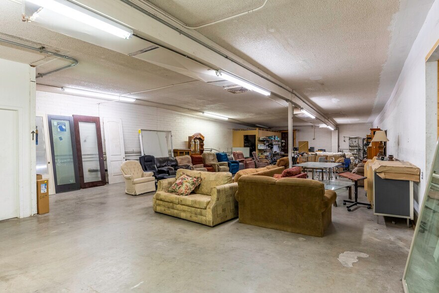 More Photos Of 655 W Cottonwood Ln, Casa Grande Showroom For Sale