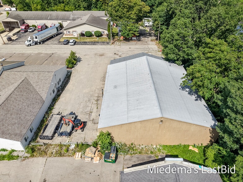 More Photos Of 409 Lentz Ct, Lansing Auto Repair For Sale