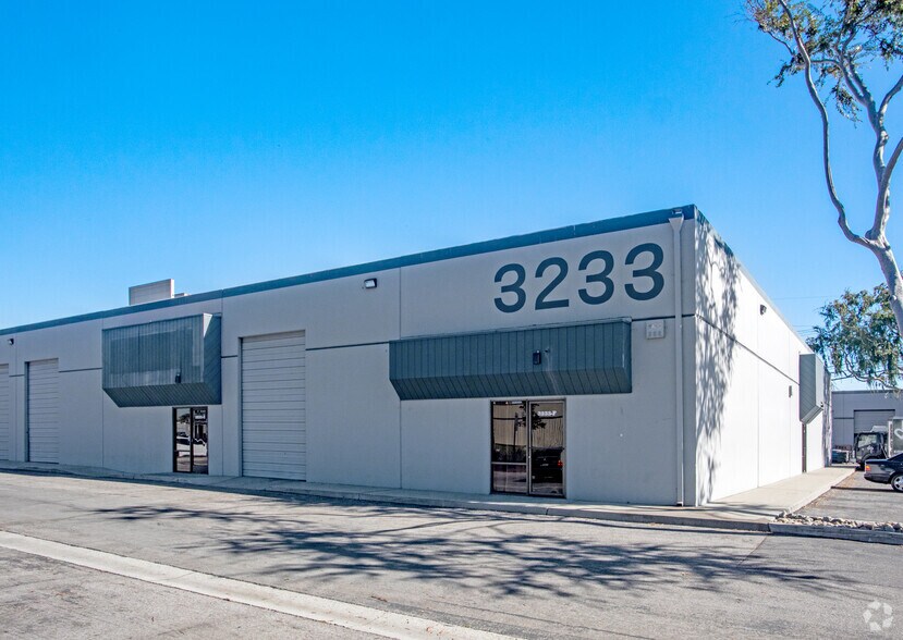 More Photos Of 3233-3283 De La Cruz Blvd, Santa Clara Warehouse For Lease