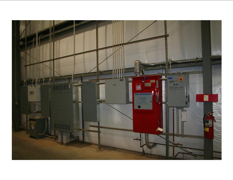 More Photos Of 370 High Rail Way, Bowling Green Warehouse For Lease