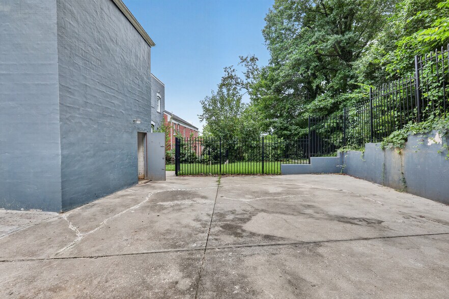 More Photos Of 109 Wayne Pl SE, Washington Apartments For Sale