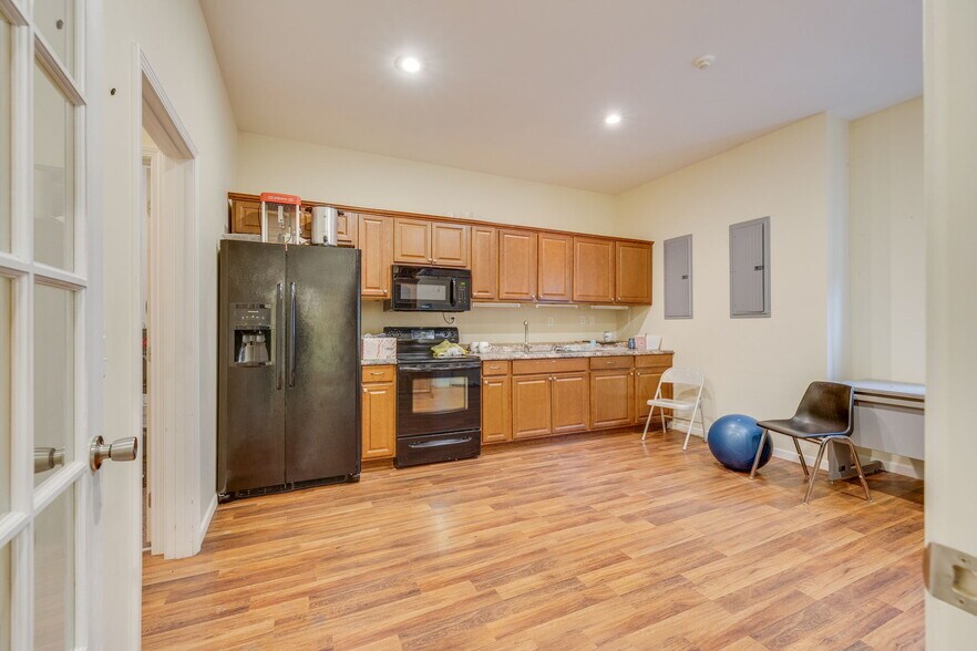 More Photos Of 3815 Highway 66 S, Rogersville Office For Lease