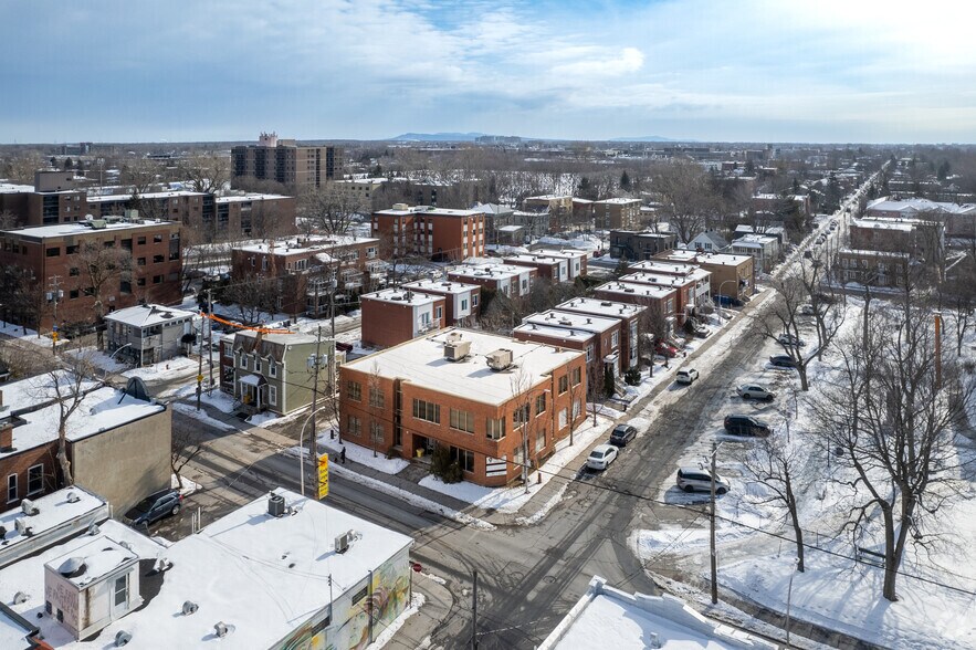 More Photos Of 80 Rue Saint-Laurent O, Longueuil Loft Creative Space For Sale