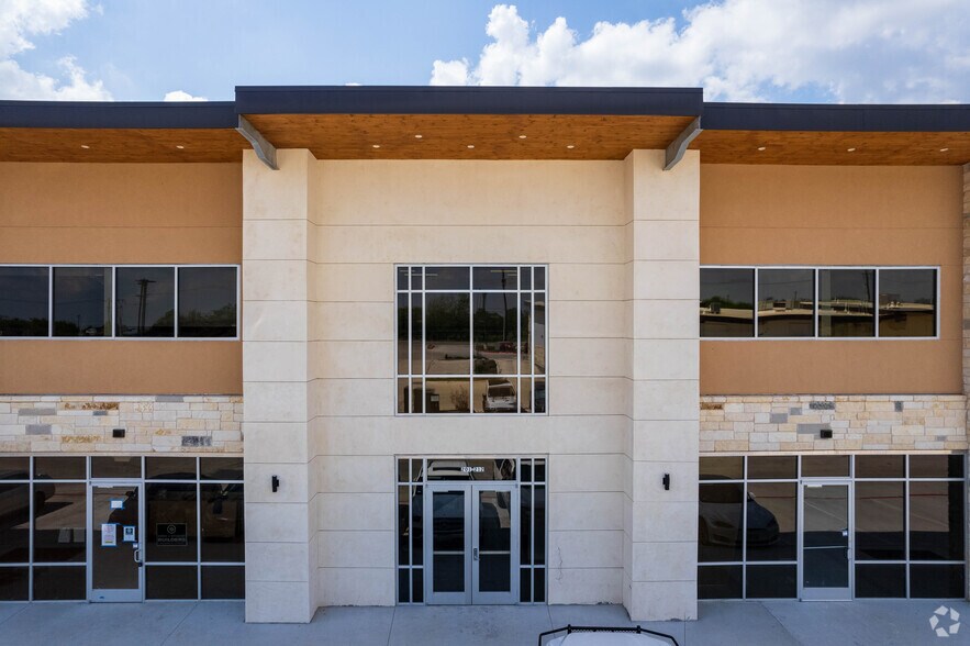 More Photos Of 9017 W State Highway 29, Liberty Hill Office For Sale