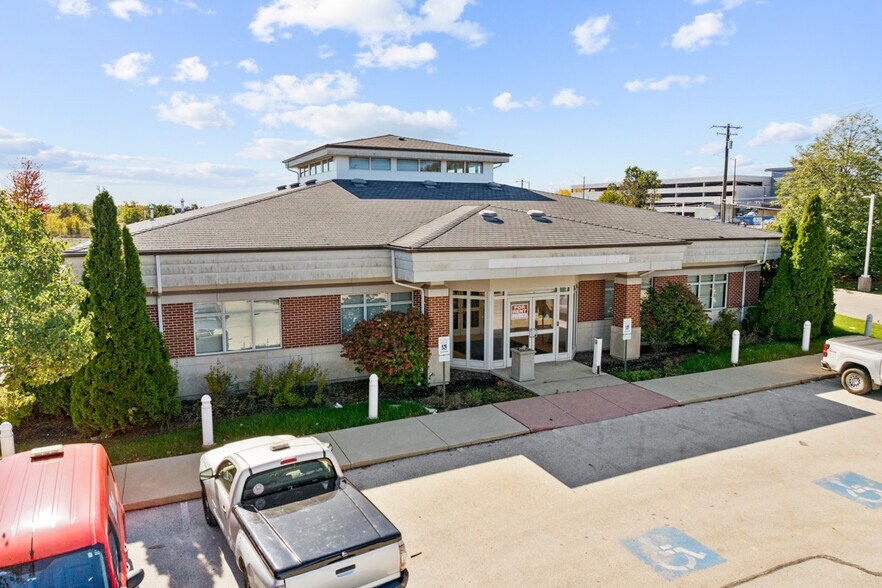 More Photos Of 2505 N Farnsworth Ave, Aurora Bank For Lease