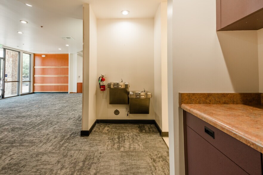 More Photos Of 2001 W Caldwell Ave, Visalia General Retail For Sale