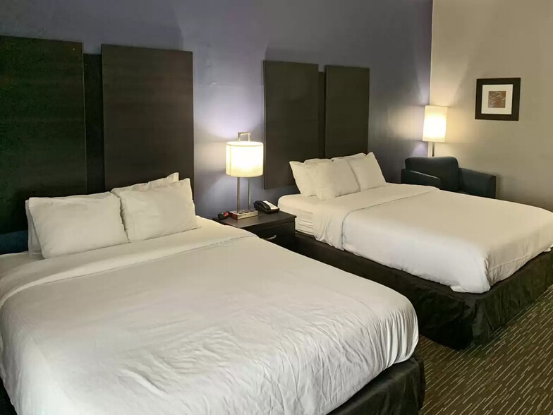 More Photos Of 129 Brickerton St, Columbus Hotel For Sale