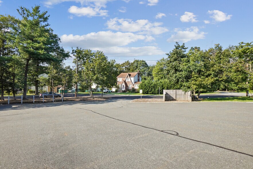 More Photos Of 123-129 W Mount Pleasant Ave, Livingston Storefront Retail Office For Lease