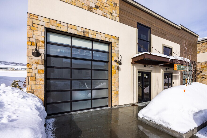 More Photos Of 4554 Forestdale Dr, Park City Showroom For Sale