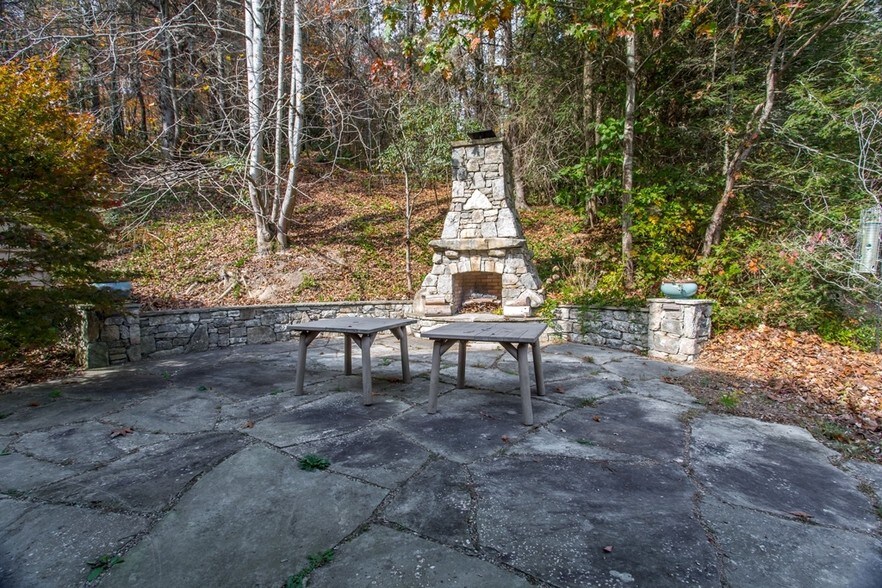 More Photos Of 111 Fiddlehead Ln, Zirconia Specialty For Sale